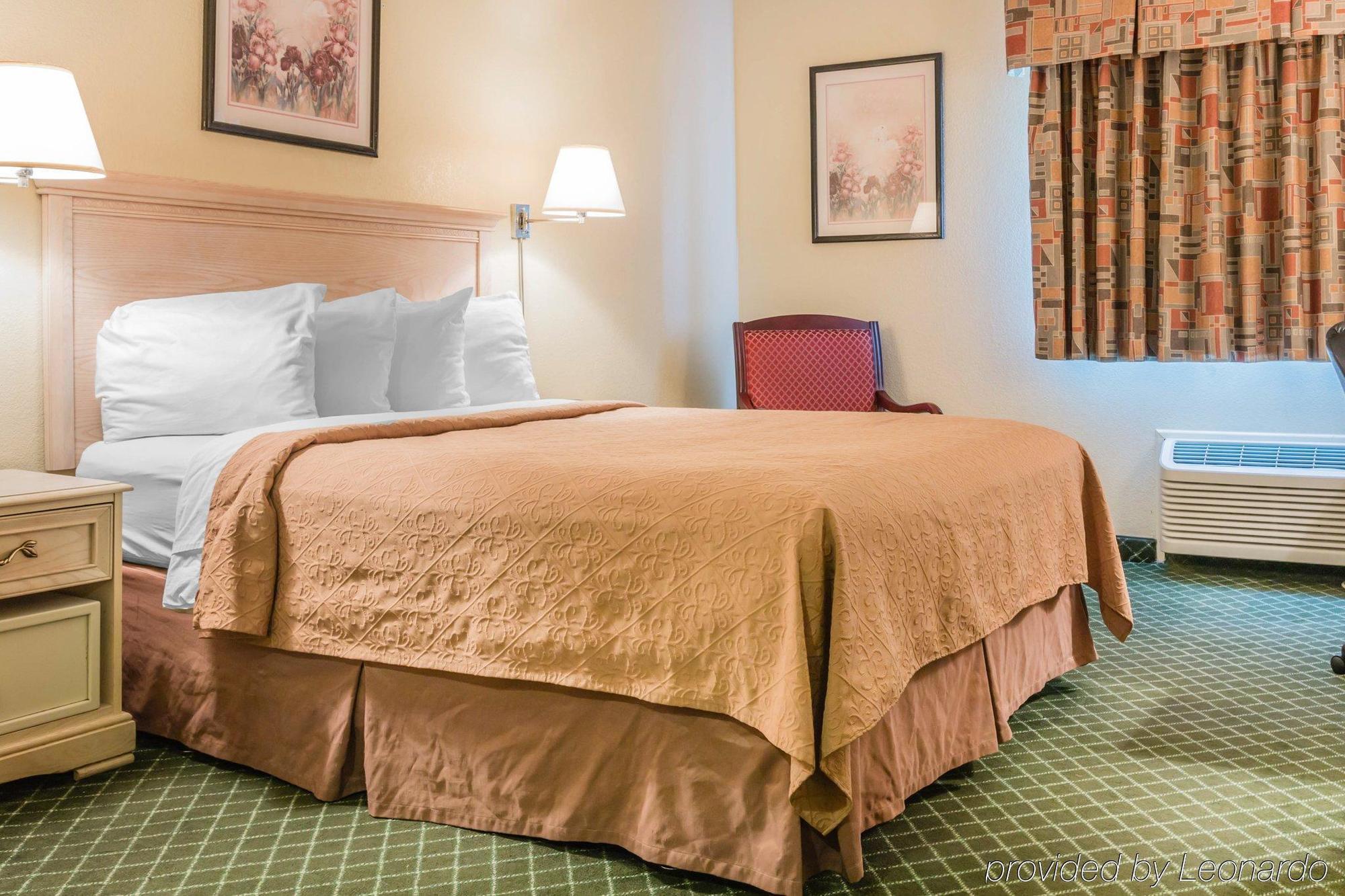 Quality Inn & Suites Detroit Metro Airport Romulus Εξωτερικό φωτογραφία